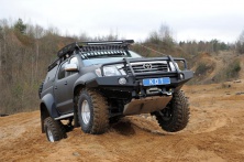 Бампер передний силовой с кенгурином алюминиевый KDT Toyota Hilux Arctic Trucks  15014ATL