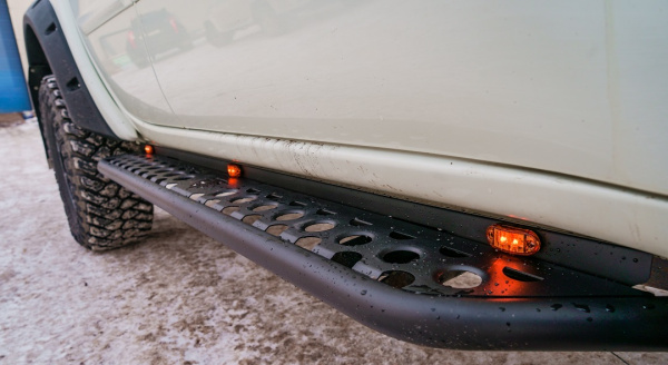 Пороги силовые Mitsubishi L200 2006-2015 БОДИК 40 цельная ступень STC-ML200/06-S-B40-C1
