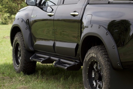 Молдинги на двери Toyota Hilux Revo MT-075100/MT-075102