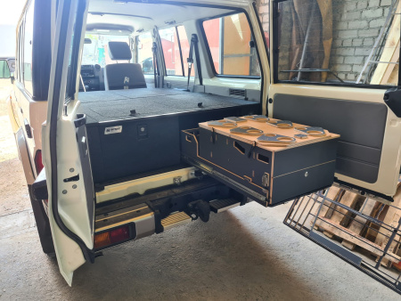 Спальник-органайзер Toyota Land Cruiser 76 коврики, кухонный модуль, люки TLC760014