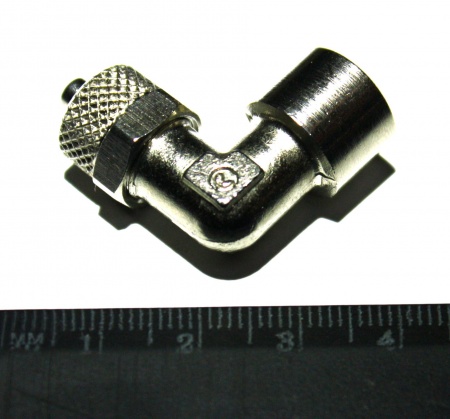 Фитинг угловой с внутренней резьбой G1/8 с накидными гайками 6/4 Camozzi  8208