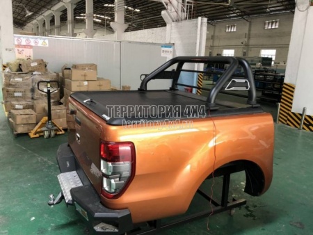 Крышка рольставни с черной дугой ROLLER LID на Toyota Hilux Revo (2015-2019) -394383