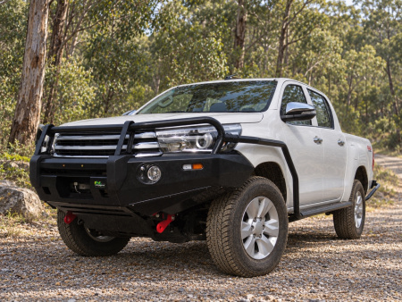 Toyota Hilux с оборудованием Ironman — вид спереди