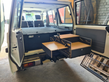Спальник-органайзер Toyota Land Cruiser 76 коврики, кухонный модуль, люки TLC760014