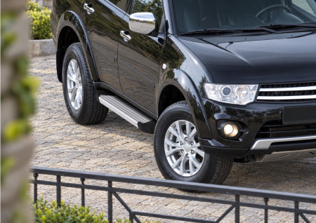 Фото изделия: Порог-площадка Silver F173AL + комплект крепежа Rival Mitsubishi Pajero Sport 2008-2016 F173AL.4003.1 — изображение 1