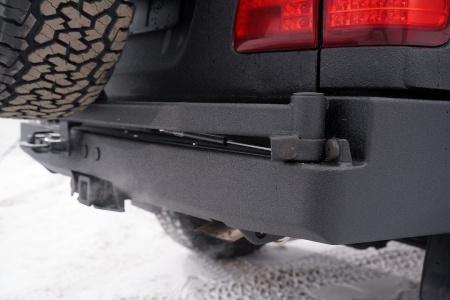 Бампер задний Toyota Land Cruiser 100 калитка центр STC-TLC100-BR-C1